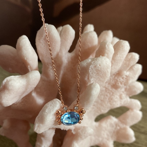 Swarovski Element Crab Pendant Necklace 18KGP NEW - Picture 2 of 8